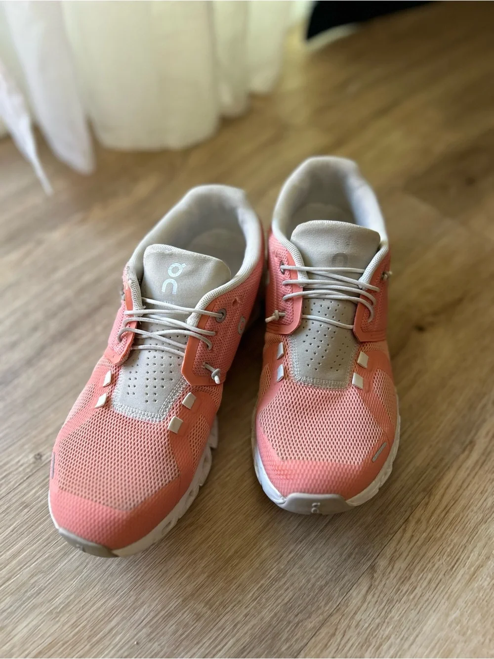 On Cloud 5 Running Shoe (Women)
FLAMINGO/PEARL, Size 8 - Picture 1 of 11